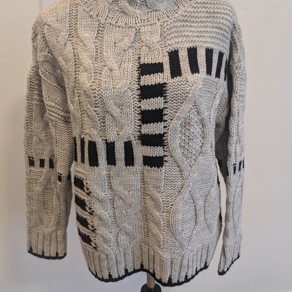 Women's sweater - Picture 7 of 9